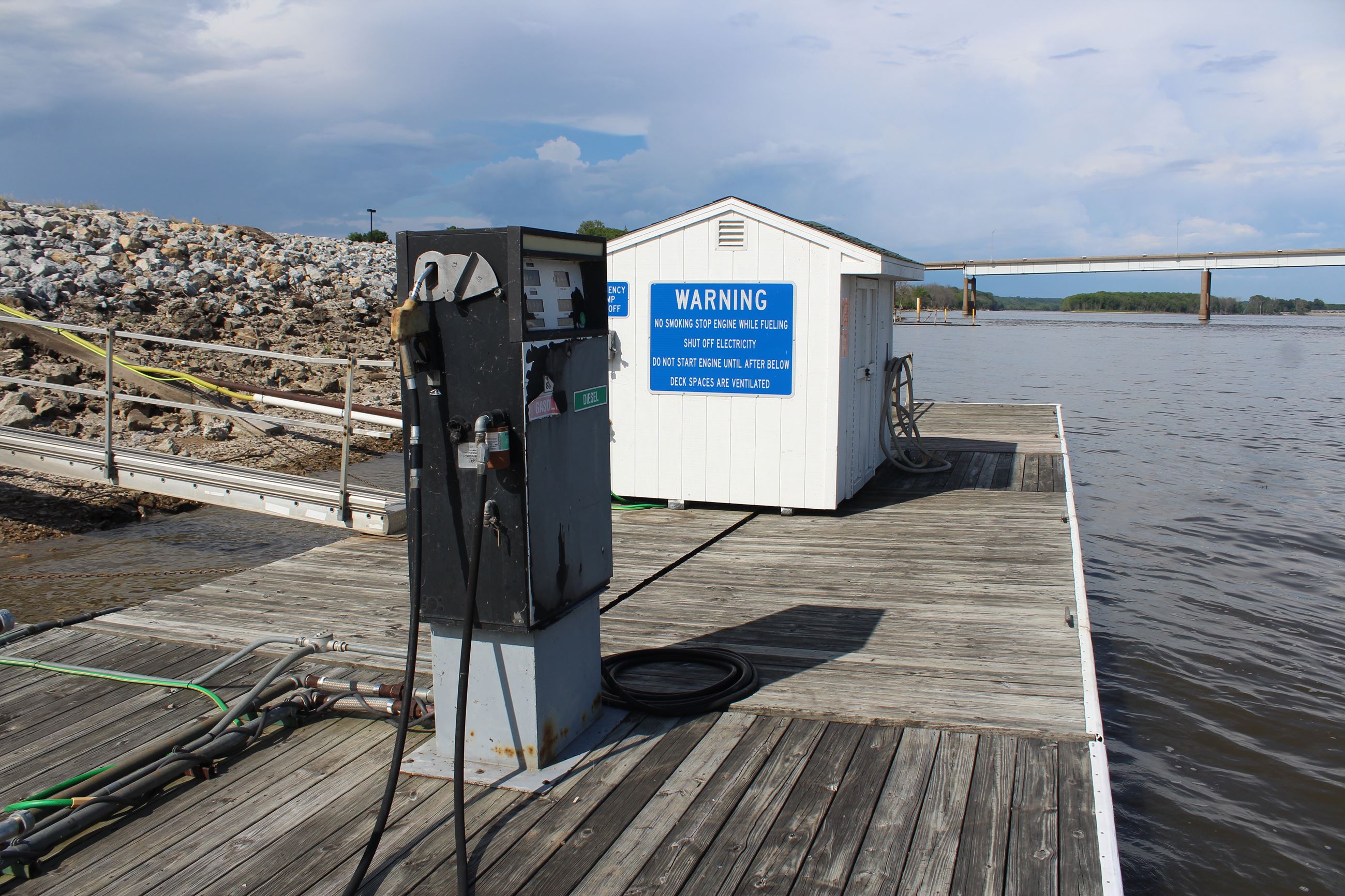 060821 Boat Harbor Gas Dock 03 (JPG)